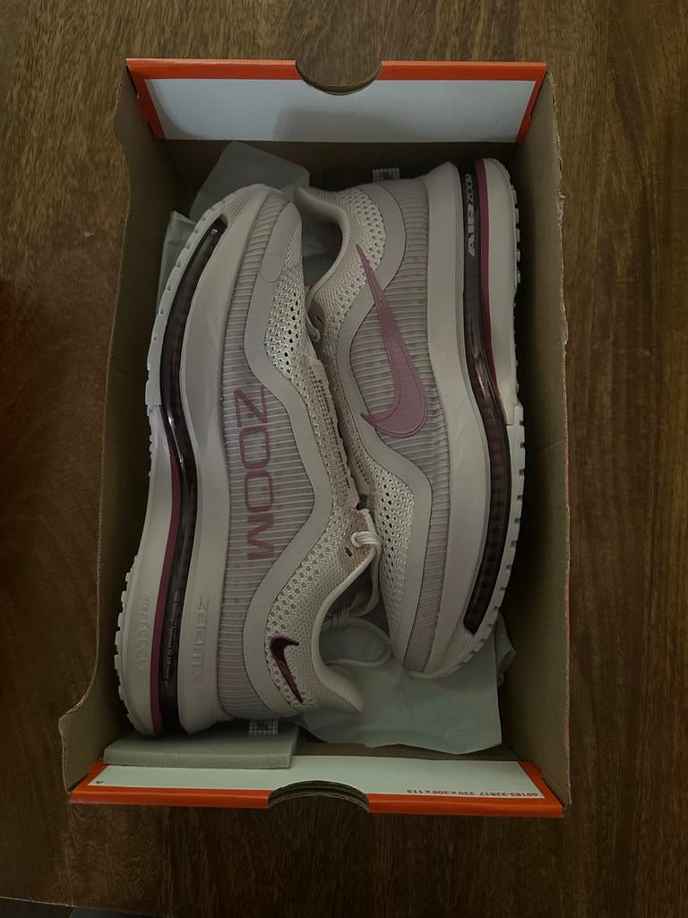 Nike Pegasus Premium - Nieuw in doos - Maat 41, Nieuw, Ophalen of Verzenden, Sneakers of Gympen, Roze
