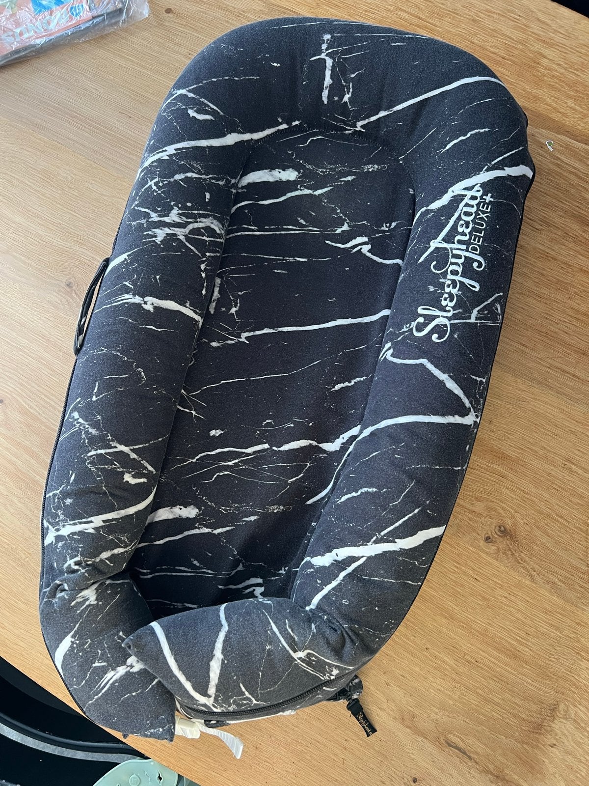 Sleepyhead Deluxe+ babynestje - Zwart marmer design, Ophalen of Verzenden, Gebruikt
