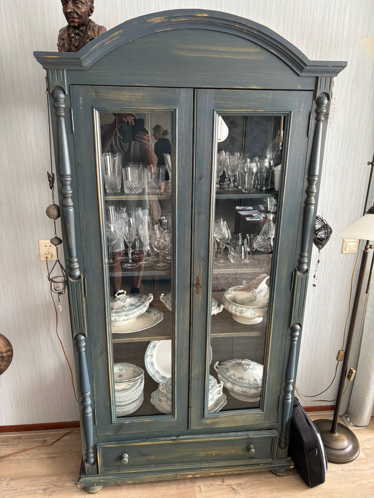 Servies kast, Huis en Inrichting, Kasten | Vitrinekasten, Ophalen of Verzenden, Zo goed als nieuw, 25 tot 50 cm, 200 cm of meer