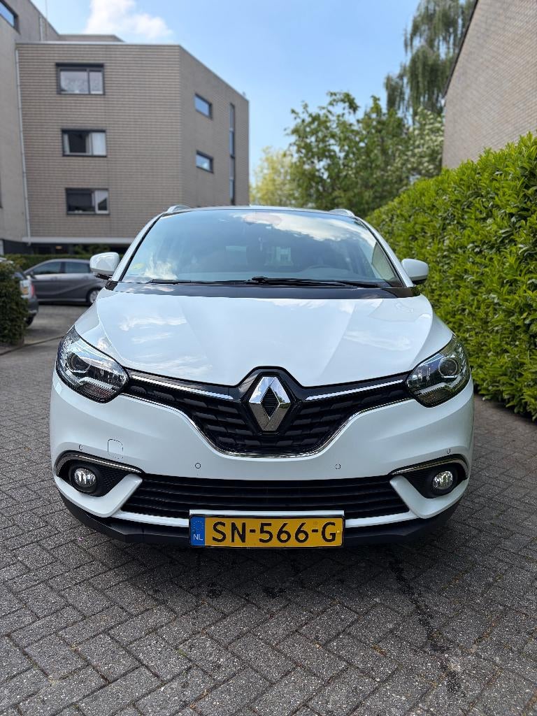 Renault Scénic Hybrid Assist | Zuinig rijden | Trekhaak |, Voorwielaandrijving, 28 km/l, 4 cilinders, 1850 kg