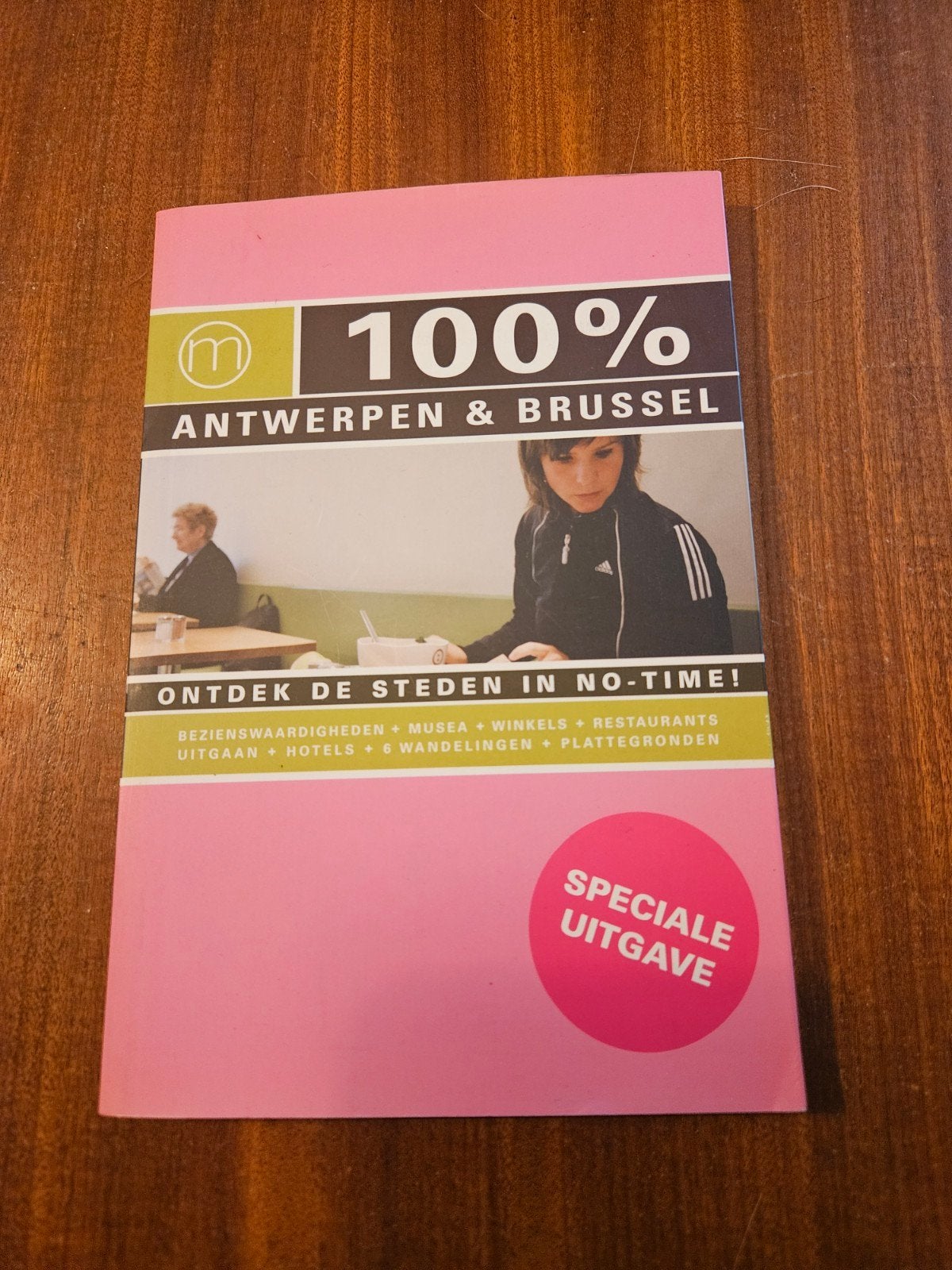 100% Antwerpen en Brussel, Overige merken, Ophalen of Verzenden, Zo goed als nieuw, Reisgids of -boek
