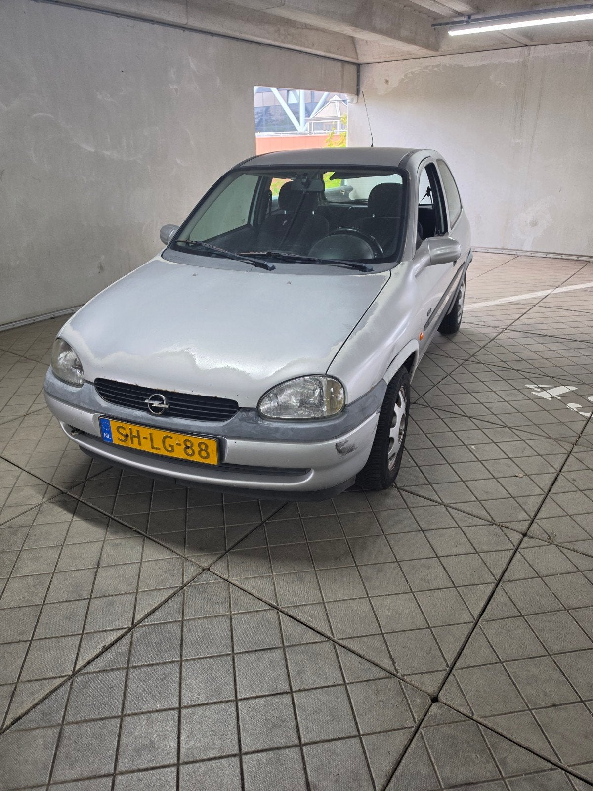 Opel Corsa 1.4 I 44KW 3D 1997 Grijs, Voorwielaandrijving, 450 kg, 40 €/maand, 4 cilinders