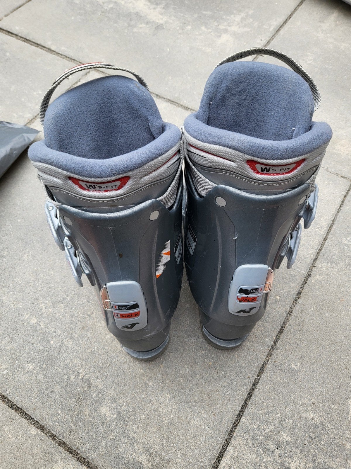 Nordica ski schoenen maat 41 zo goed als nieuw, Schoenen, Ophalen of Verzenden, Zo goed als nieuw, Nordica