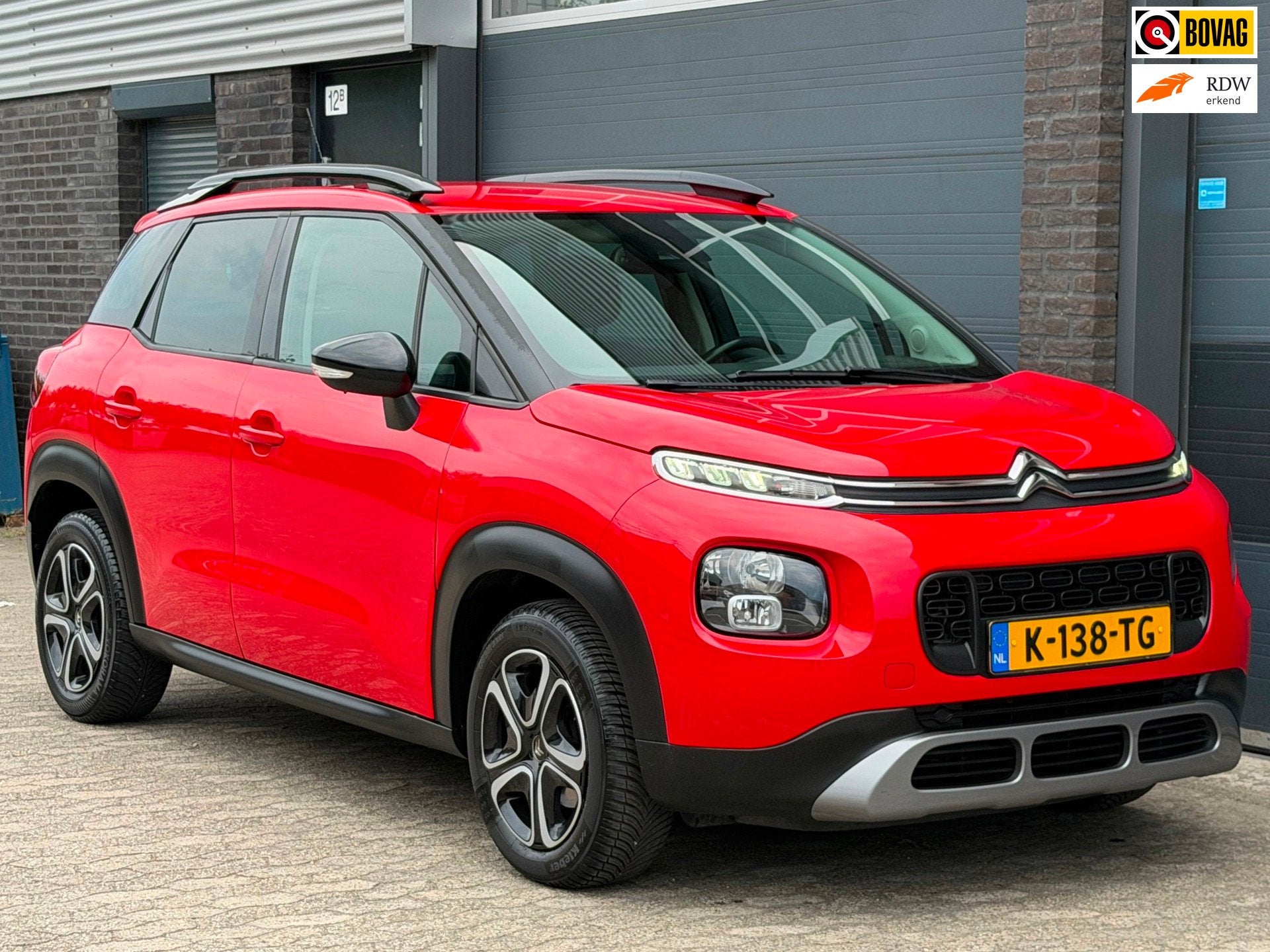 Citroen C3 Aircross 1.2 PureTech S&S Shine NAVI CRUISE PDC R, Auto's, Voorwielaandrijving, Gebruikt, 1199 cc, 49 €/maand
