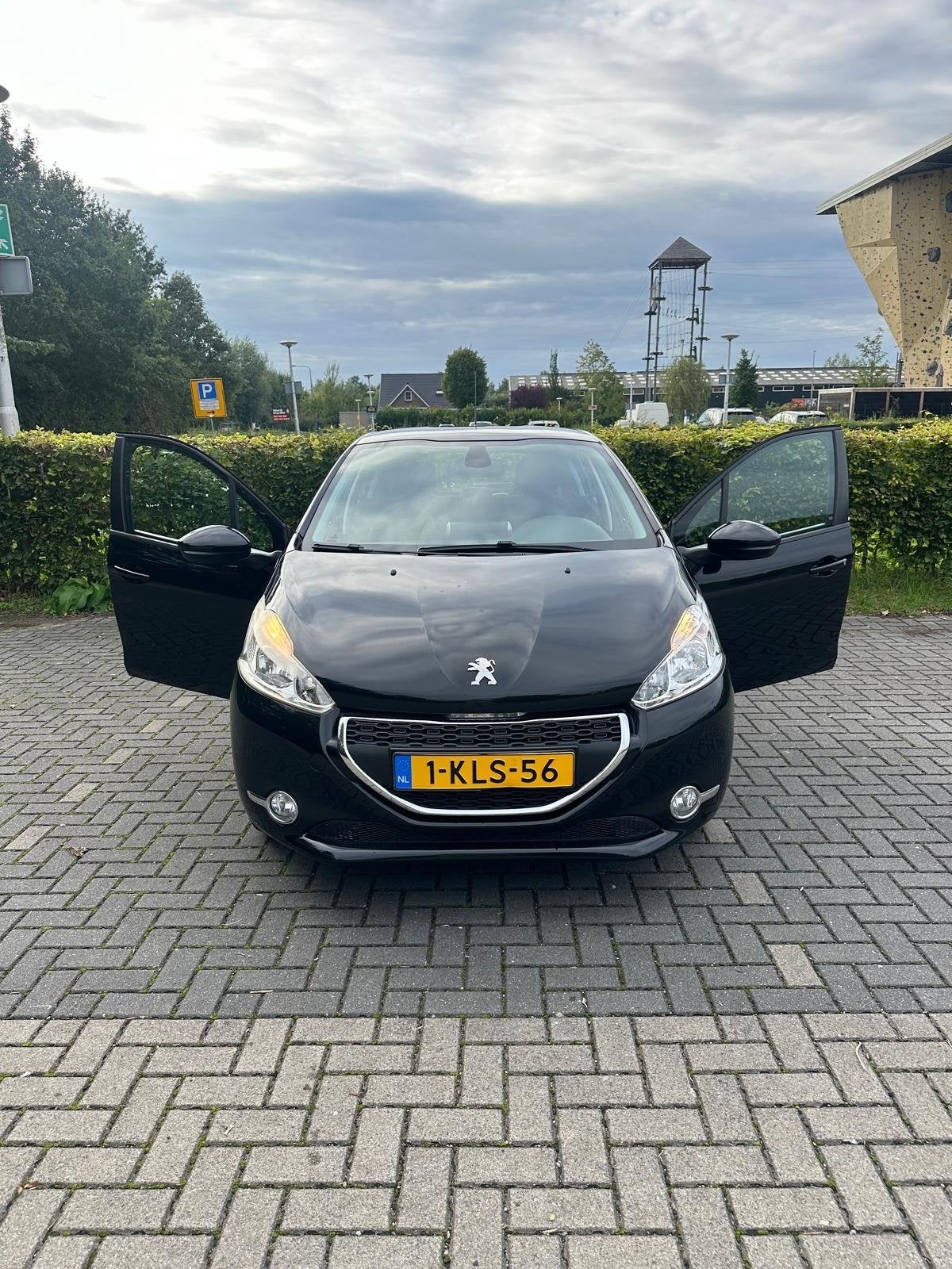Peugeot 208 1.2 VTI 60KW/82PK 5-D 2013 Zwart, Auto's, Voorwielaandrijving, Euro 5, Stof, 1199 cc