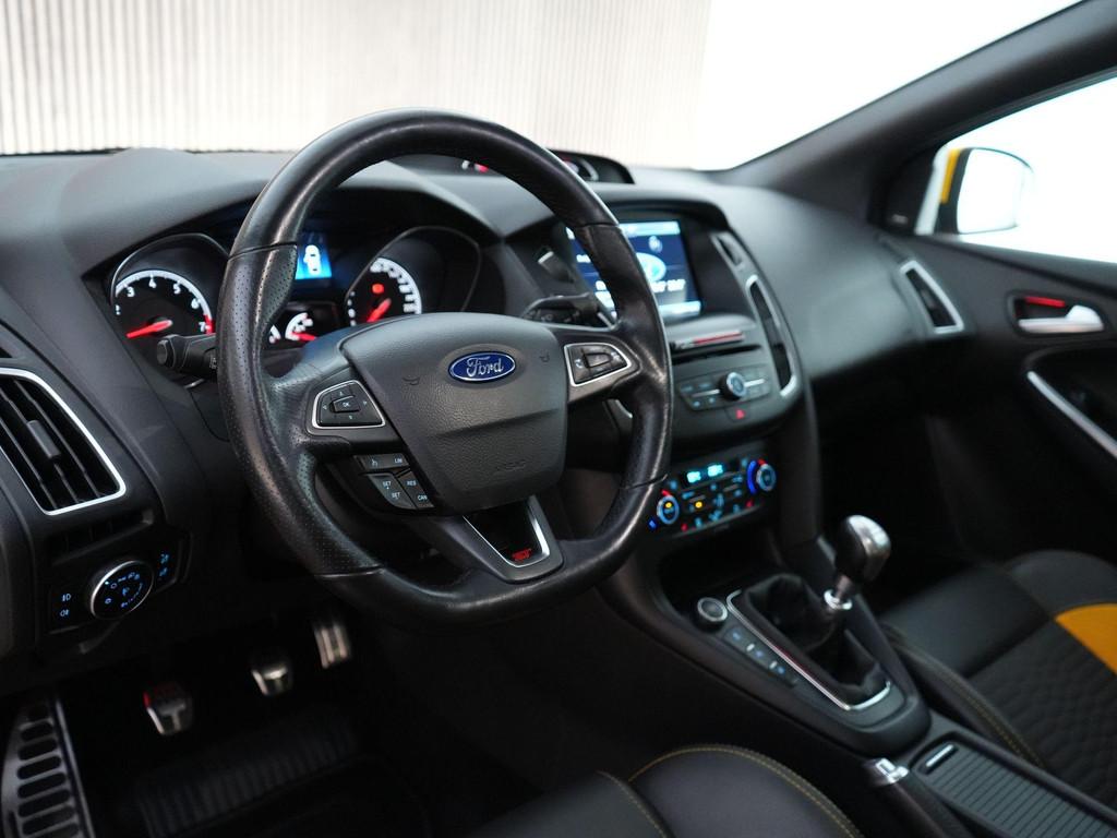 Ford Focus ST-2 2.0 250pk |Fox-sportuitlaat|REVO|H&R veren|S, 15 km/l, Gebruikt, 4 cilinders, Automatische klimaatregeling
