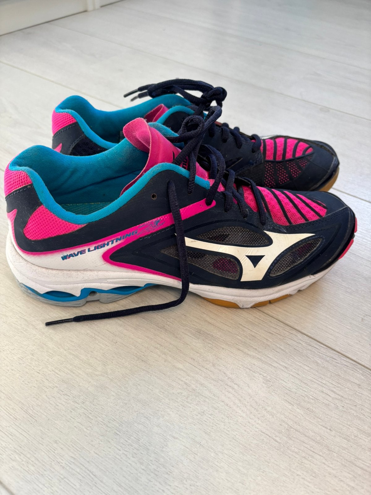 Mizuno sportschoen maat 40,5, Ophalen of Verzenden, Zo goed als nieuw, Schoenen
