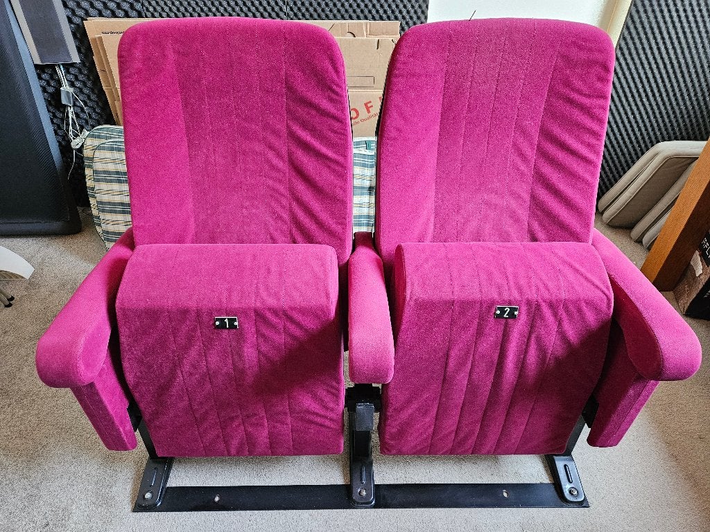 2 bioscoopstoelen, rij 1, stoelen 1 en 2, inklapbaar, Ophalen, Zo goed als nieuw, Rood, Twee