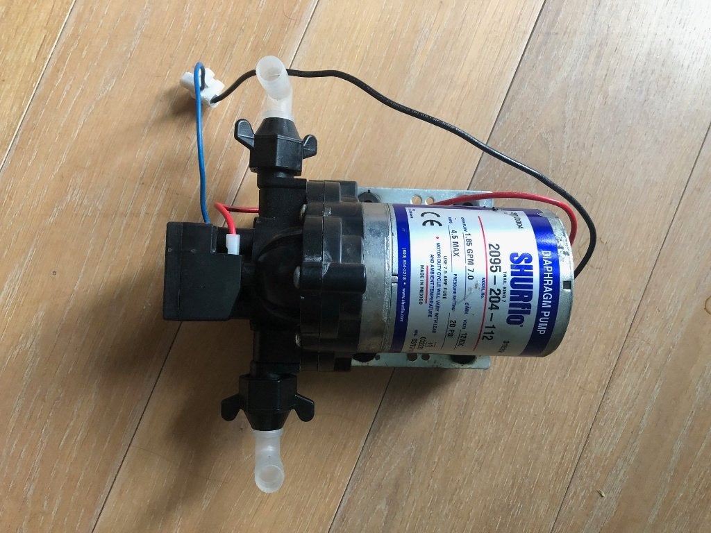 Shurflo pump 12v, Caravans en Kamperen, Camper-accessoires, Ophalen of Verzenden, Gebruikt