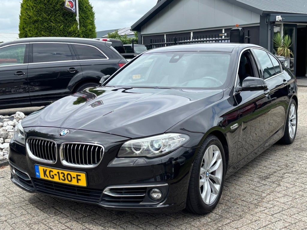 BMW 5 Serie 520i Luxury Edition 2016 Sedan Automaat Zwart Fa, Auto's, Automaat, Gebruikt, Euro 6, 4 cilinders