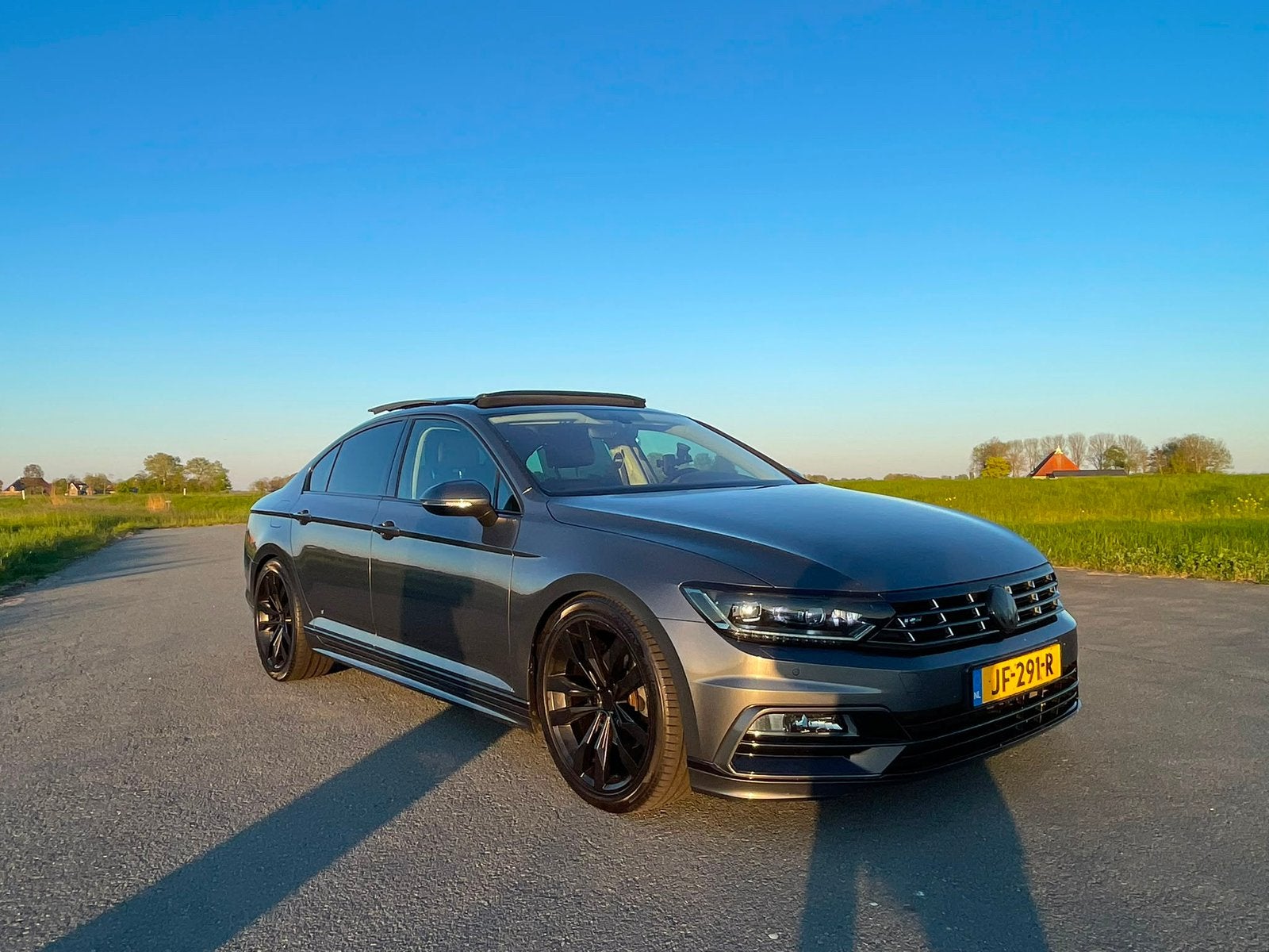 Foto 3 van Volkswagen Passat 1.6 TDI bwj 2016 sedan luxe uitvoering