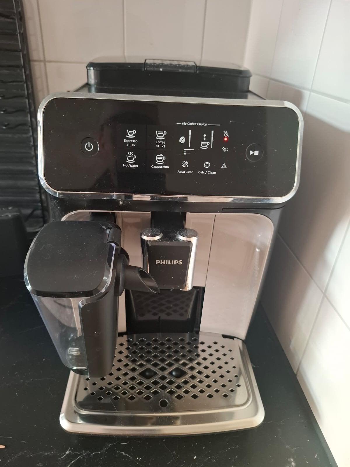 Philips 2200 Serie Volautomatische Espressomachine, Witgoed en Apparatuur, Koffiezetapparaten, Ophalen, Afneembaar waterreservoir