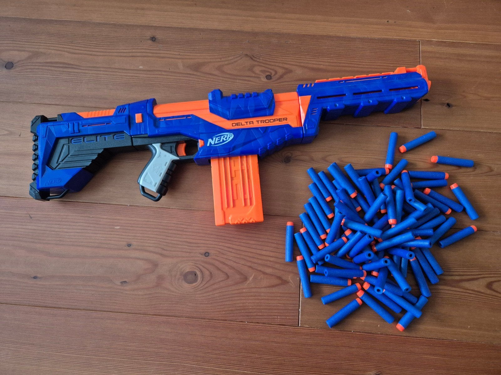 Nerf Elite Delta Trooper met 90+ darts, Ophalen of Verzenden, Zo goed als nieuw