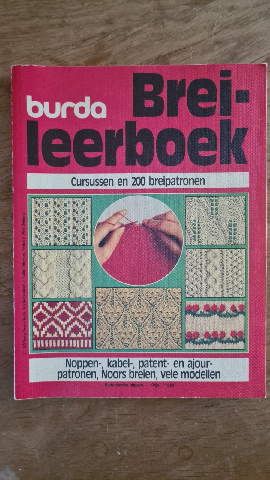 Burda Breileerboek: Cursussen en 200 Breipatronen, Hobby en Vrije tijd, Breien en Haken, Ophalen of Verzenden, Breien, Patroon of Boek