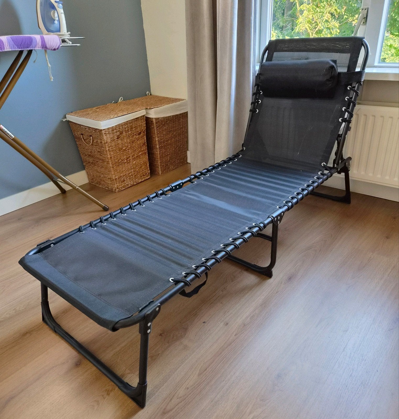 Zwart opvouwbaar ligbed met kussen, Tuin en Terras, Ophalen, Zo goed als nieuw, Metaal, Inklapbaar
