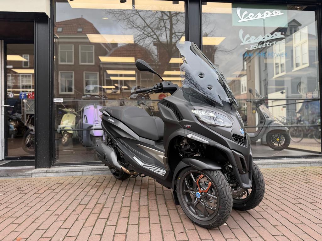 Piaggio MP3 530 HPE Exclusive Euro5+ 2026 0KM | 4 Jaar Fabri, Traction Control, Piaggio, Viale Rinaldo Piaggio
56025  Pontedera, IT