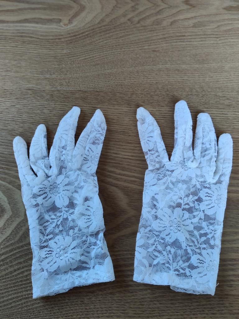 Elegante witte kanten handschoenen / trouwhandschoentjes, Ophalen of Verzenden, Zo goed als nieuw, Wit, Accessoires