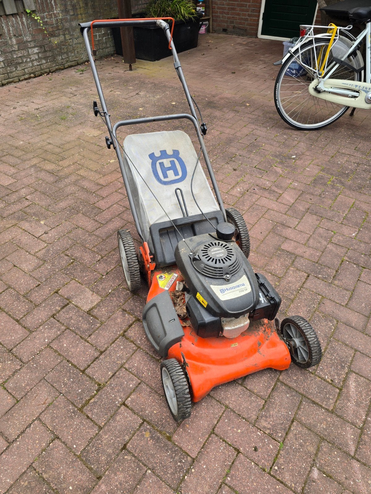 Husqvarna 7021P Benzine Grasmaaier met Opvangzak, Ophalen, Cirkelmaaier, Gebruikt, 40 t/m 49 cm