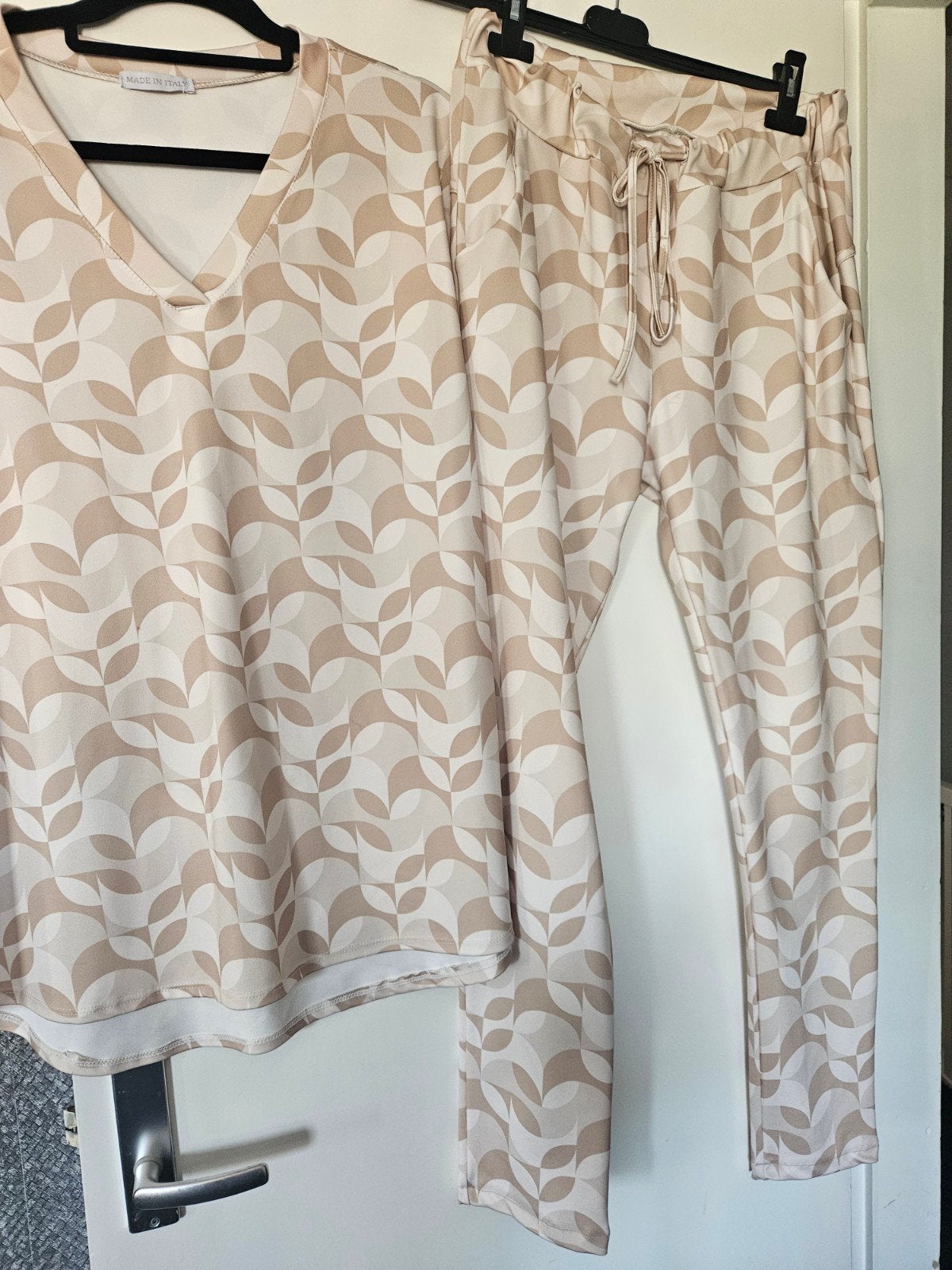 leuk pak broek met top, Ophalen of Verzenden, Zo goed als nieuw, Maat 42/44 (L)