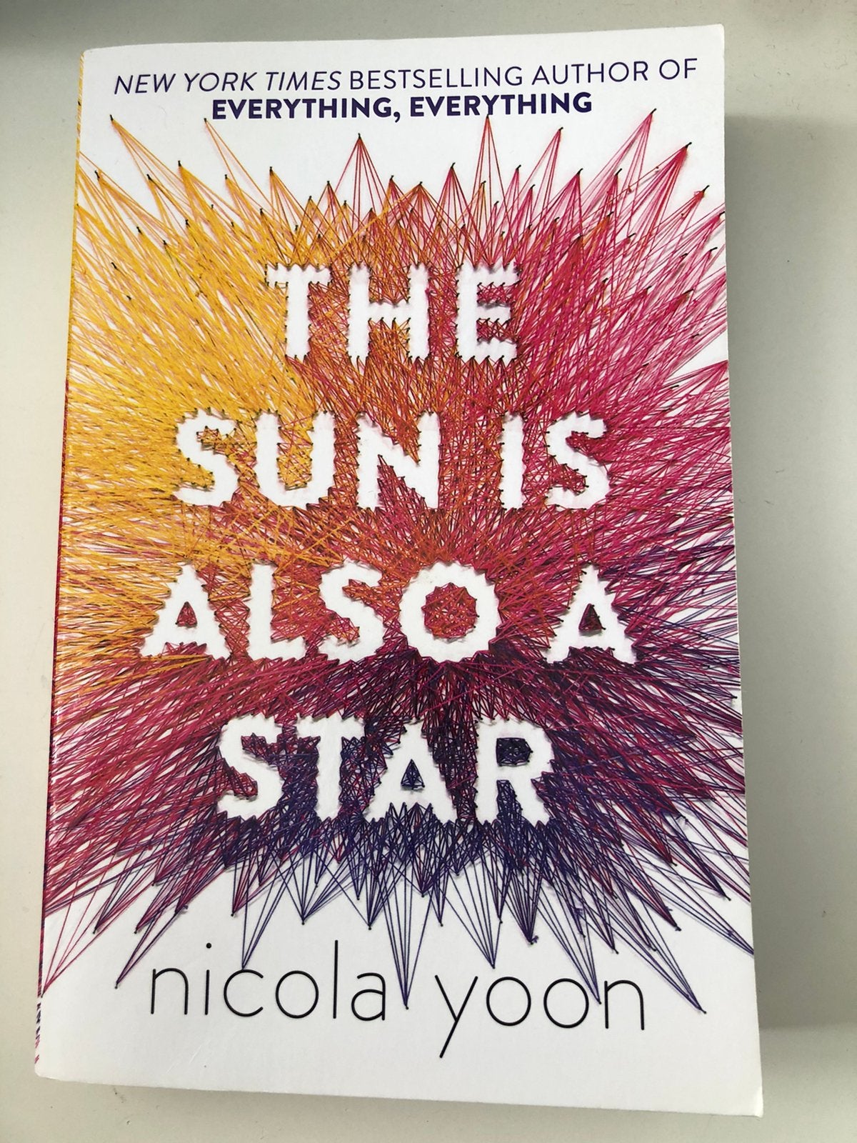 Nicola Yoon - the sun is also a star + everything, Boeken, Ophalen, Zo goed als nieuw