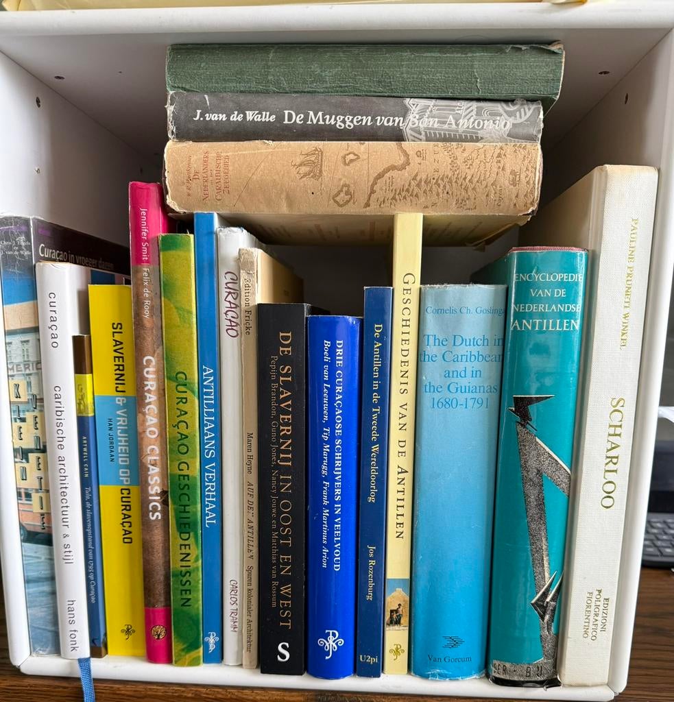 Boeken over Curaçao: Geschiedenis, Slavernij & Architectuur, Ophalen, Zo goed als nieuw, Kunst en Cultuur