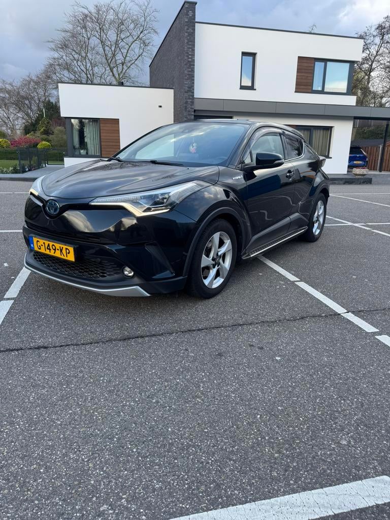 Toyota C-HR Hybrid 2019 Full Option | Sportieve Look, Stof, 725 kg, Zwart, 4 cilinders