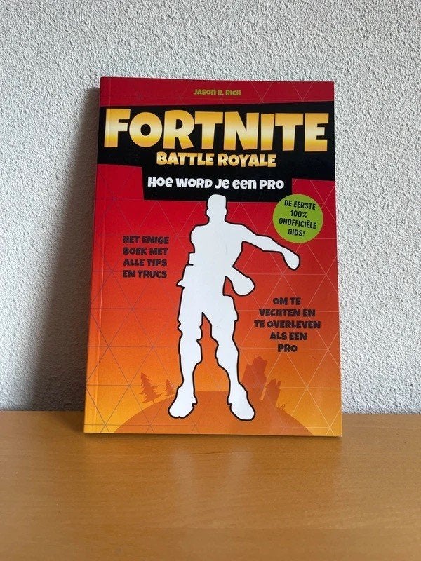 Fortnite Battle Royale-gids + notitieboek, Ophalen of Verzenden, Zo goed als nieuw, Non-fictie