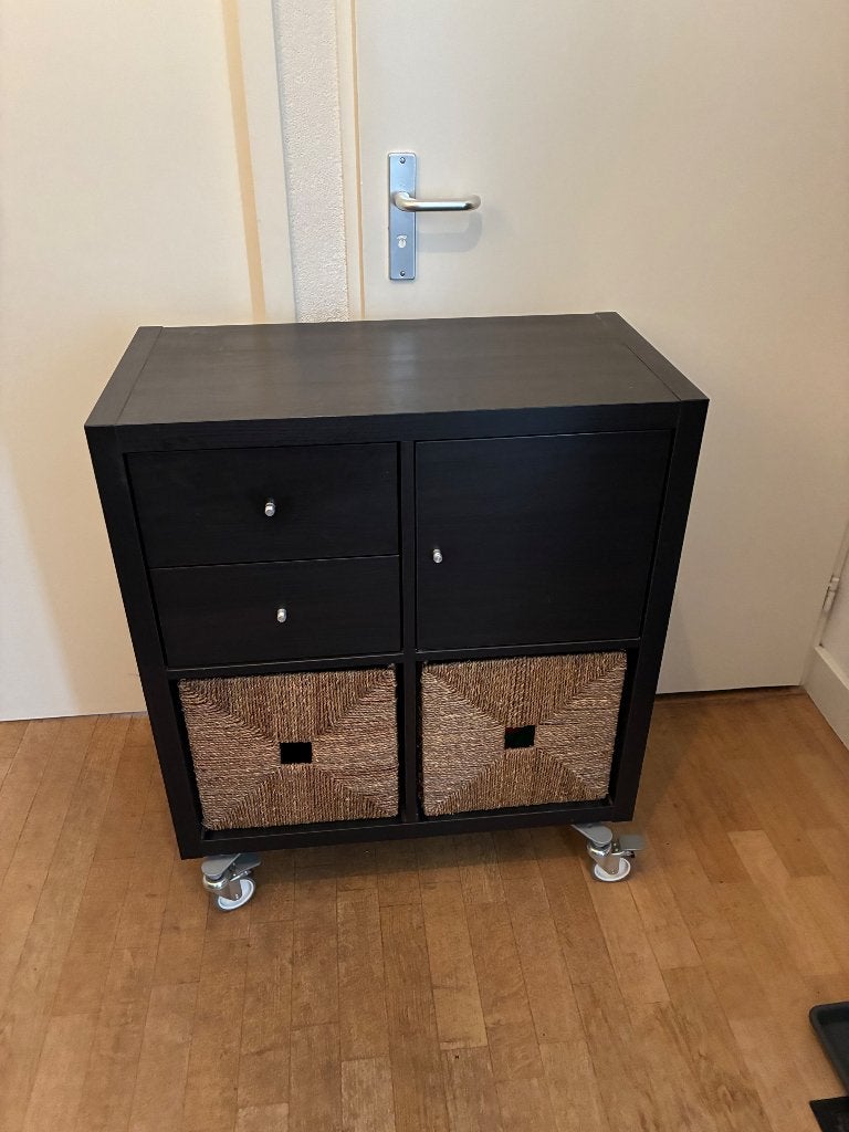 Kallax 4 vaks kast / dressoir, Ophalen, Gebruikt, Met deur(en), Minder dan 150 cm