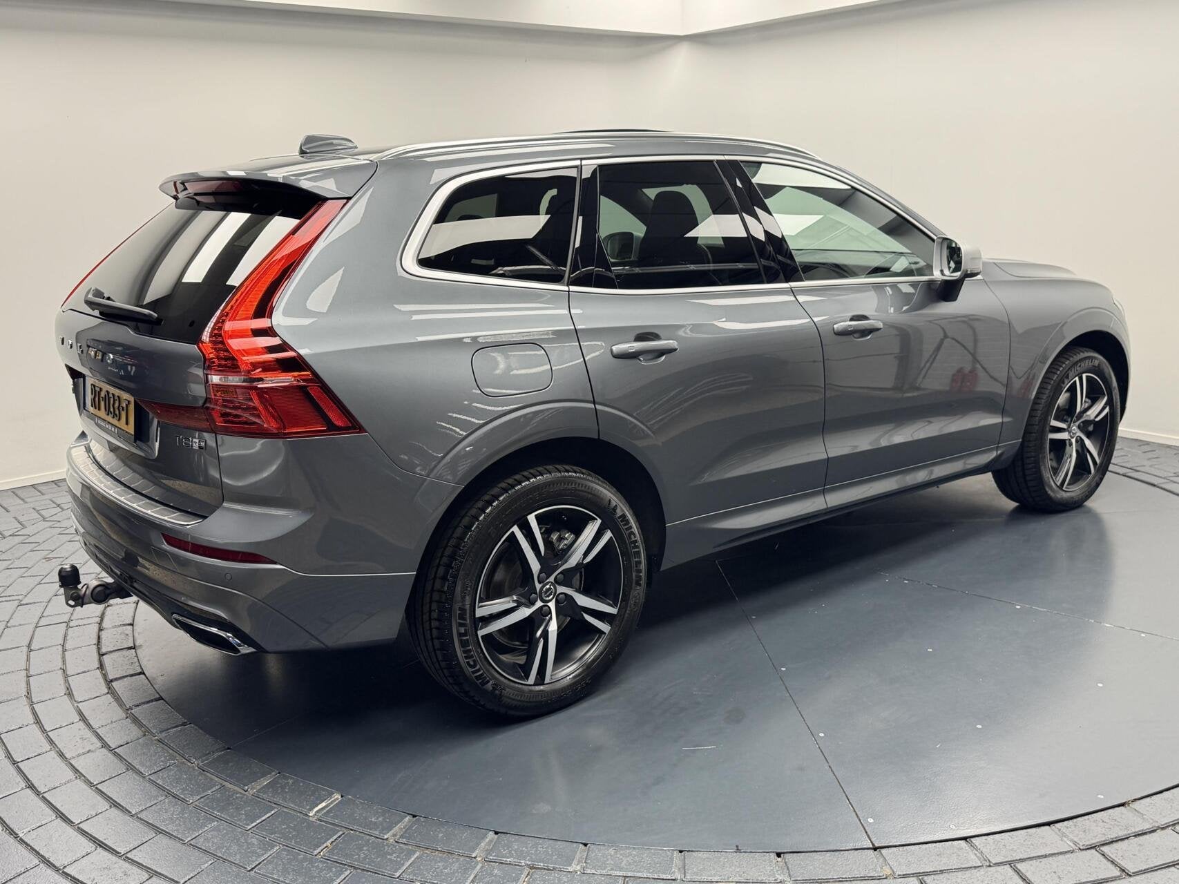 Volvo XC60 2.0 T8 Twin Engine AWD R-Design Automaat-Trekhaak, Automaat, Gebruikt, 320 pk, Origineel Nederlands