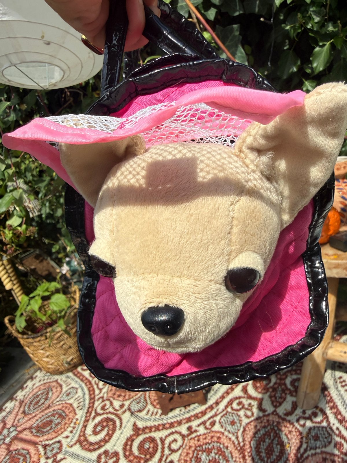 Klein hondje in draagtas met riempje, Kinderen en Baby's, Speelgoed | Knuffels en Pluche, Ophalen of Verzenden, Zo goed als nieuw