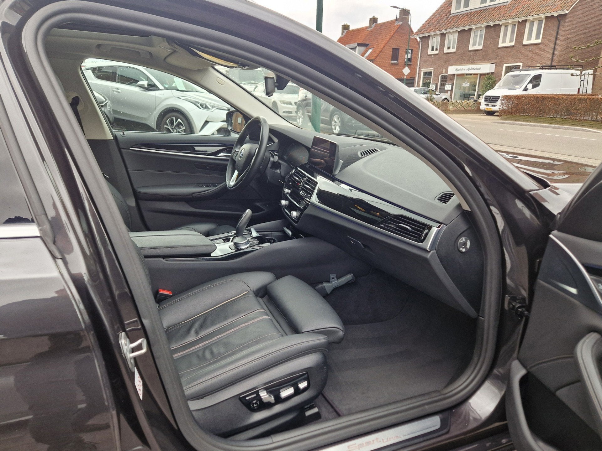 Foto 31 van BMW 5-serie Touring 520i High Executive Edition,Panoramadak,