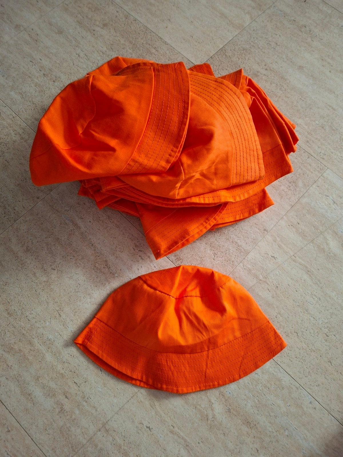 41 oranje hoedjes, Ophalen of Verzenden, One size fits all