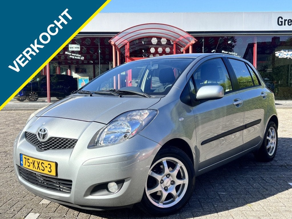 Toyota Yaris Verkocht (bj 2010, semi-automaat), Auto's, Automaat, 750 kg, 4 cilinders, Bedrijf