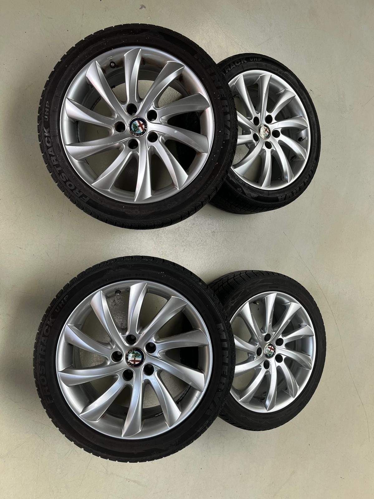 Alfa Romeo 17 inch velgen met winterbanden 225/45 R17, Auto-onderdelen, Ophalen, Gebruikt, Banden en Velgen, 17 inch