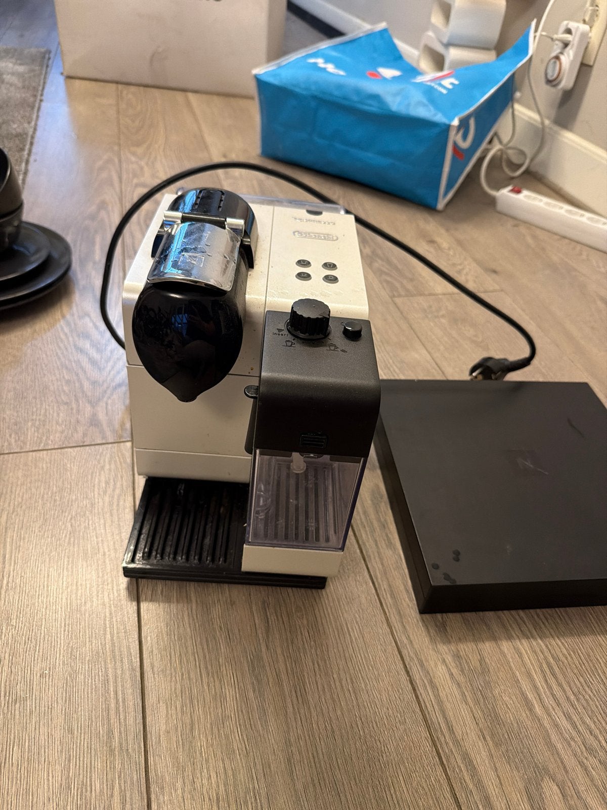 Nespresso koffiemachine - zo goed als nieuw, Ophalen, Zo goed als nieuw, Koffiemachine, Koffiepads en cups