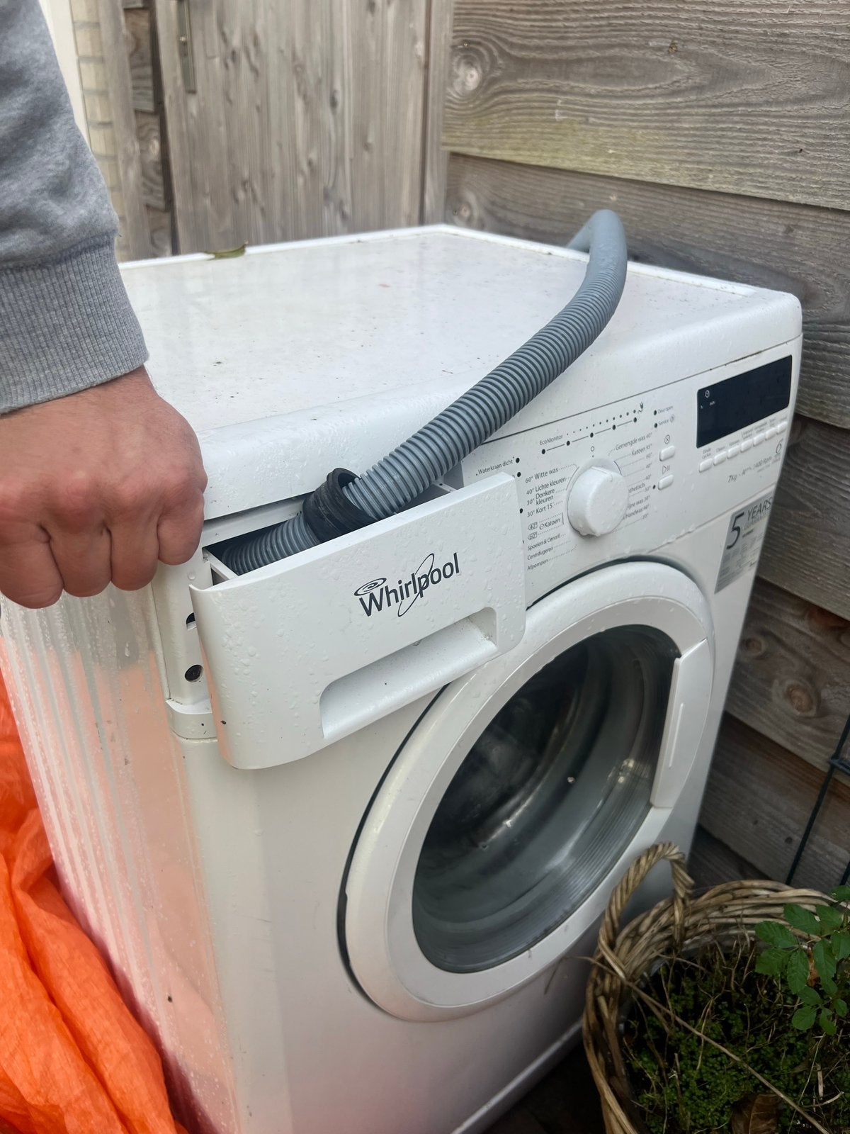 Gratis af te halen: Oude Whirlpool wasmachine krimpen ad lek, Witgoed en Apparatuur, Ophalen of Verzenden, Niet werkend, Voorlader