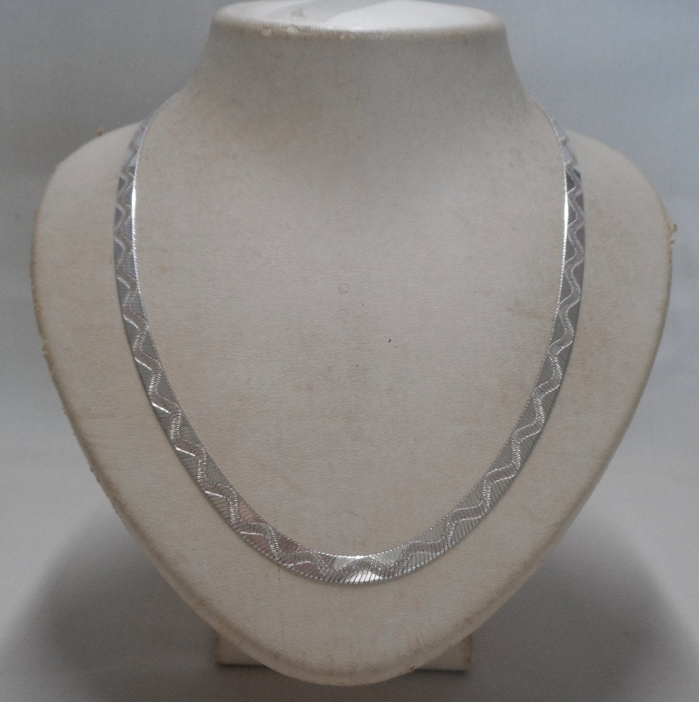 Zilveren mooi bewerkt plat collier nr.1067