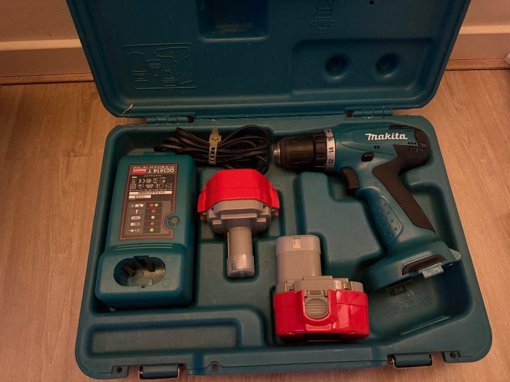Makita 6281D 14.4V accuboormachine, 2 accu’s, lader + koffer, Ophalen of Verzenden, Gebruikt, Minder dan 400 watt, Boor- en Schroefmachine