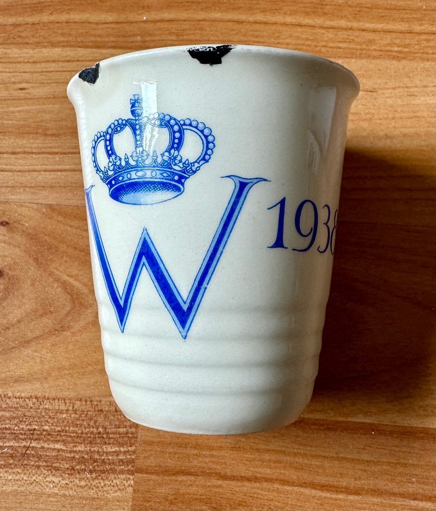 Beker Koningin Wilhelmina, Ophalen of Verzenden, Gebruikt, Nederland, Servies