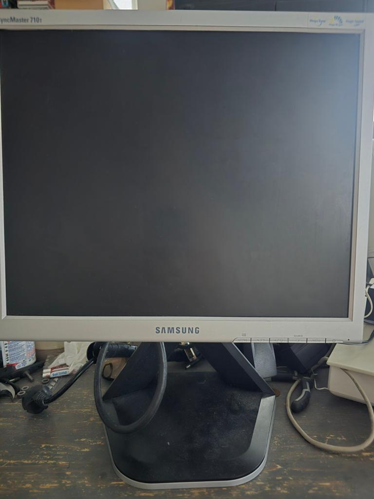 Samsung SyncMaster 710T Monitor - Verticaal & Horizontaal, Gebruikt, Ophalen of Verzenden, Samsung, In hoogte verstelbaar