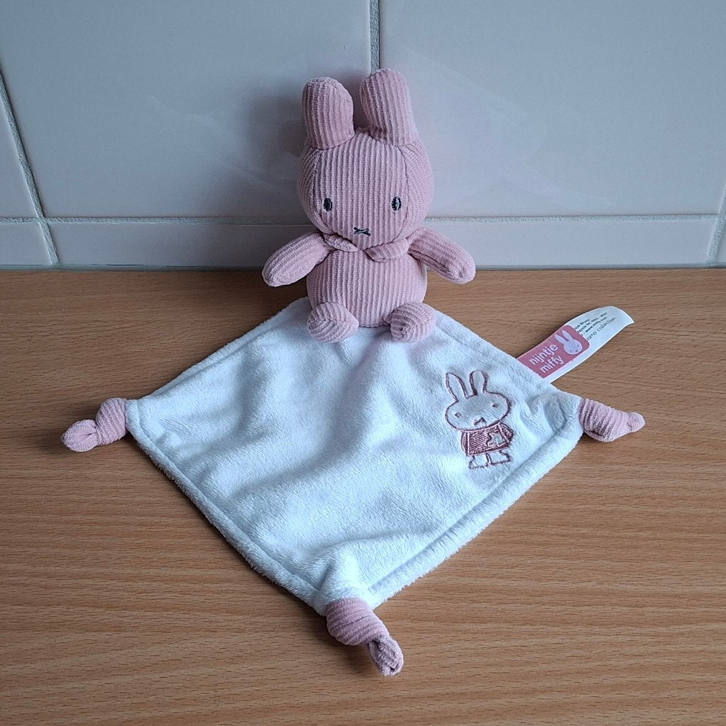 Knuffeldoekje van Dick Bruna, Wit met Roze Nijntje, Konijn, Ophalen of Verzenden, Zo goed als nieuw, Knuffeldoekje, Met label