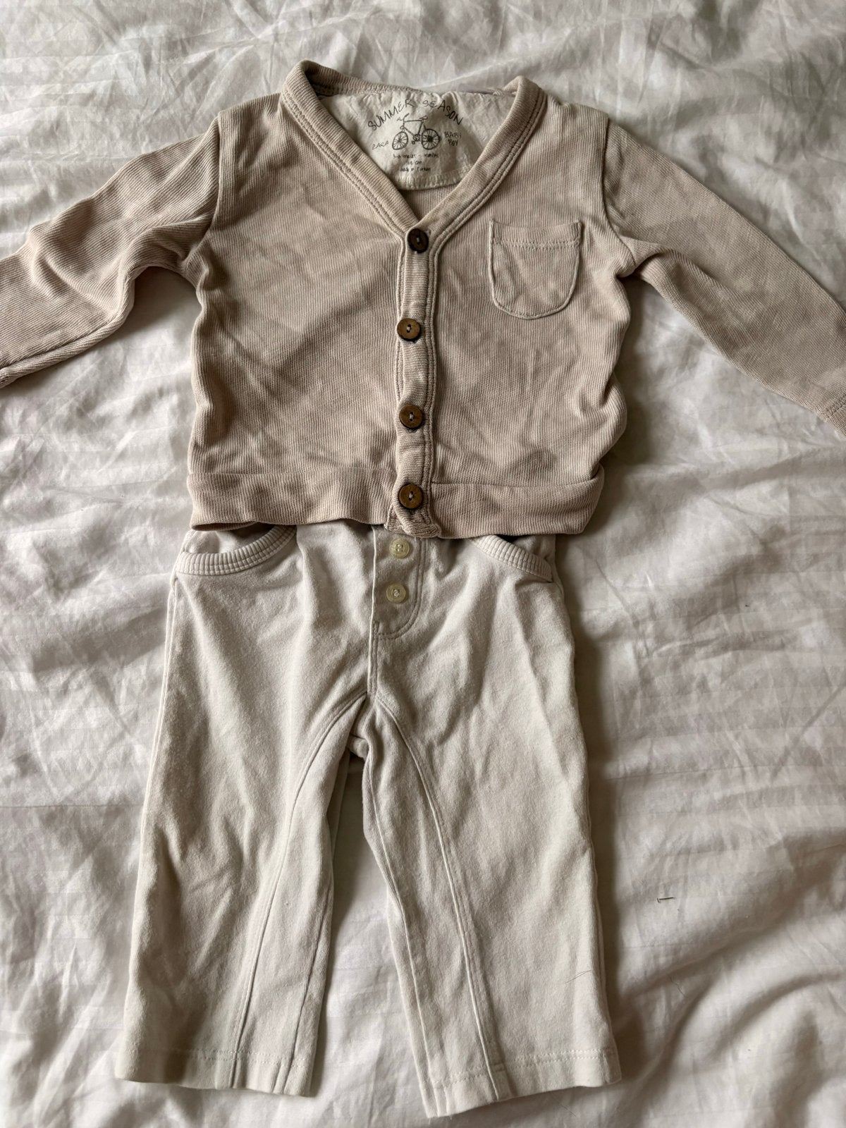 Schattige beige baby set: vestje en broekje, Ophalen of Verzenden, Zo goed als nieuw, Jongetje of Meisje