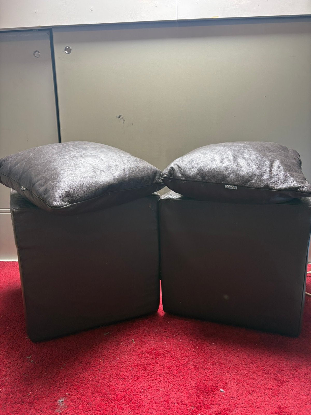 2x leer hockers poef / bijpassende sierkussen leer, Ophalen, Minder dan 50 cm, Zo goed als nieuw, Overige vormen