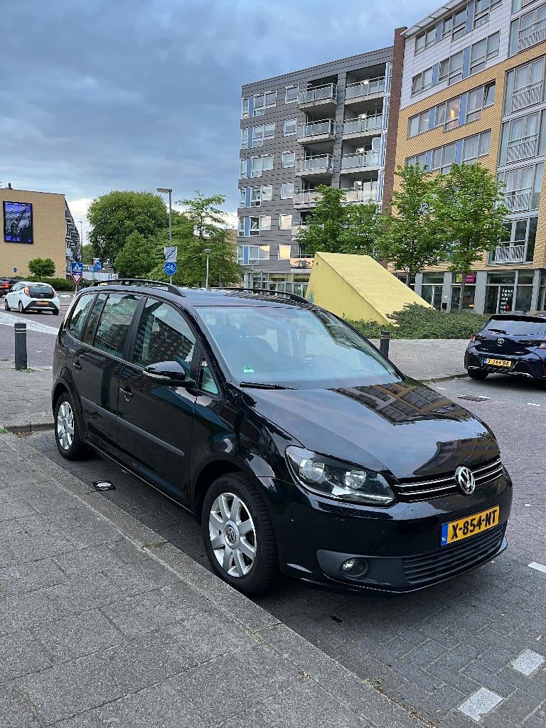 Volkswagen Touran 1.4 TSI 103KW Dsg7 Cross 2012 Zwart, 15 km/l, 4 cilinders, Navigatiesysteem, 7 stoelen