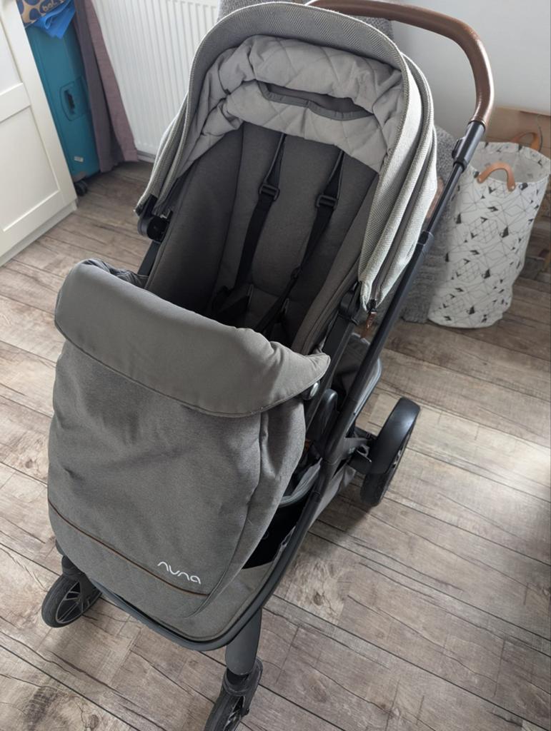 Kinderwagen Nuna Demi Grow Grijs, Kinderen en Baby's, Kinderwagens en Combinaties, Ophalen, Combiwagen, Overige merken, Verstelbare duwstang