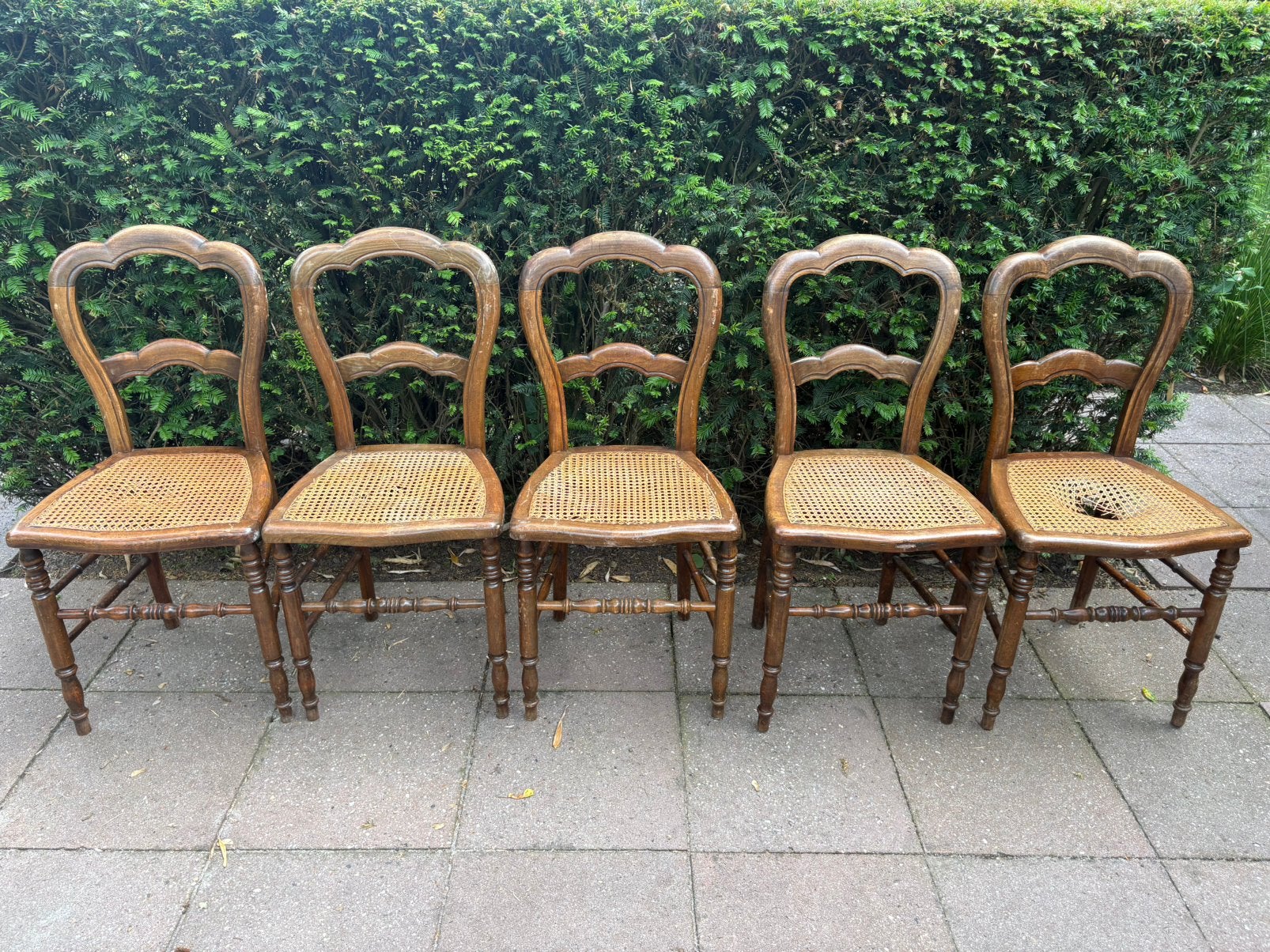 Antieke stoeltjes. Hebben reparatie nodig op 2 zittingen., Ophalen