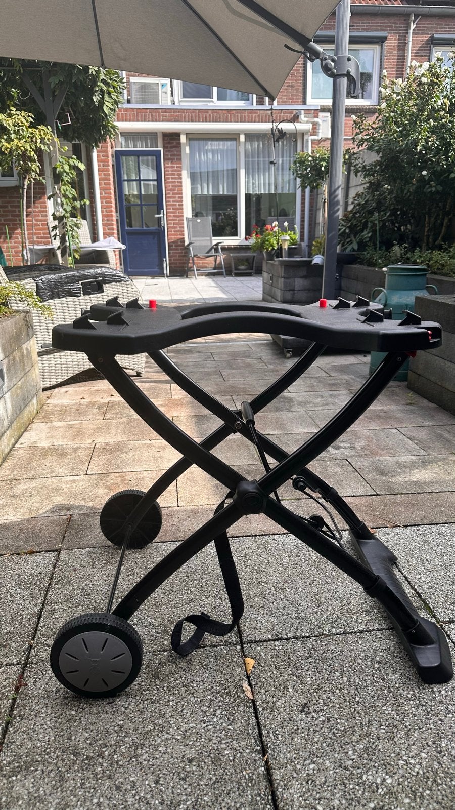 Weber gasbarbecue met standaard en hoes, Ophalen, Gebruikt