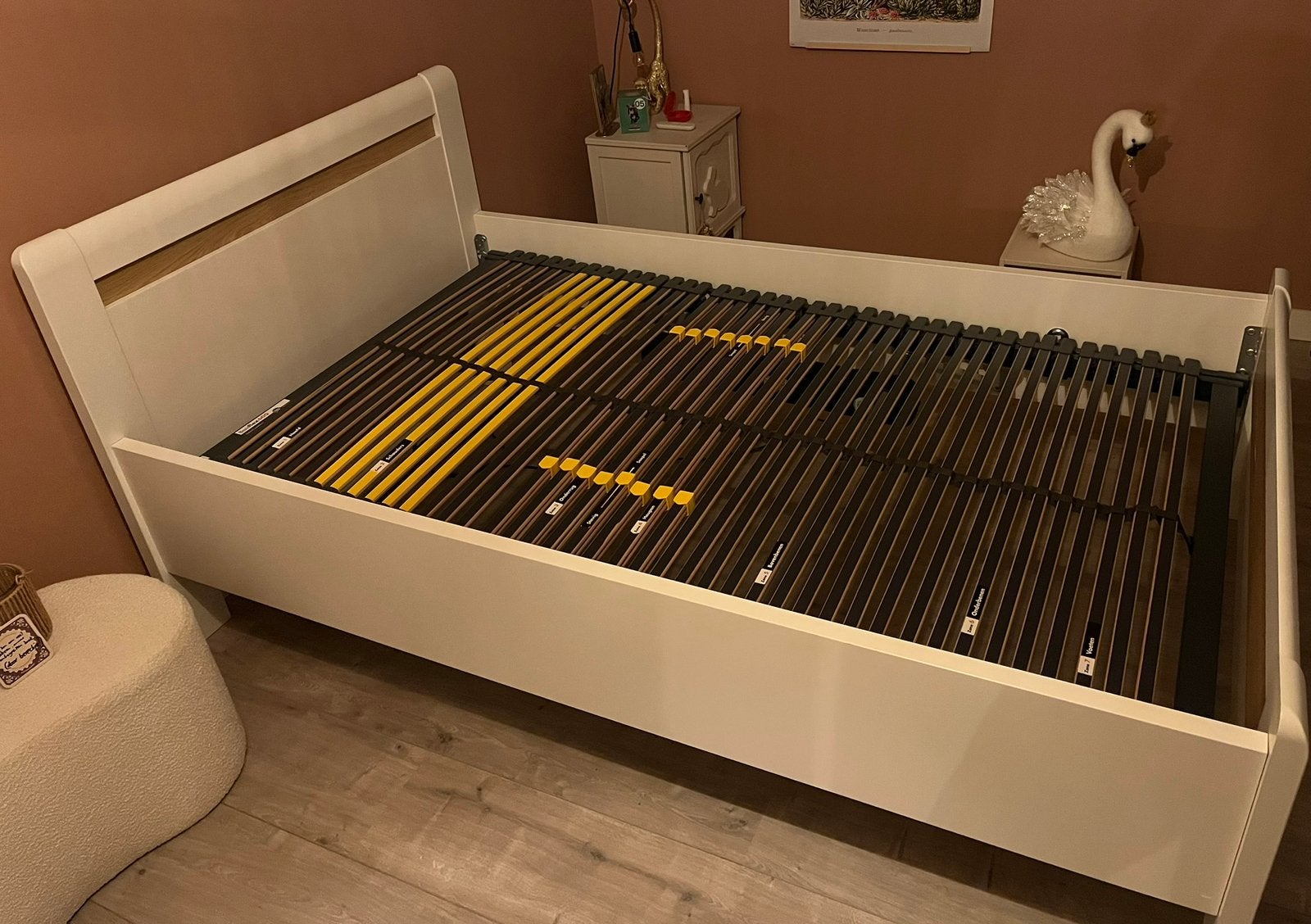Bed met elektrische lattenbodem 120x200, Ophalen, Gebruikt, Wit, Twijfelaar