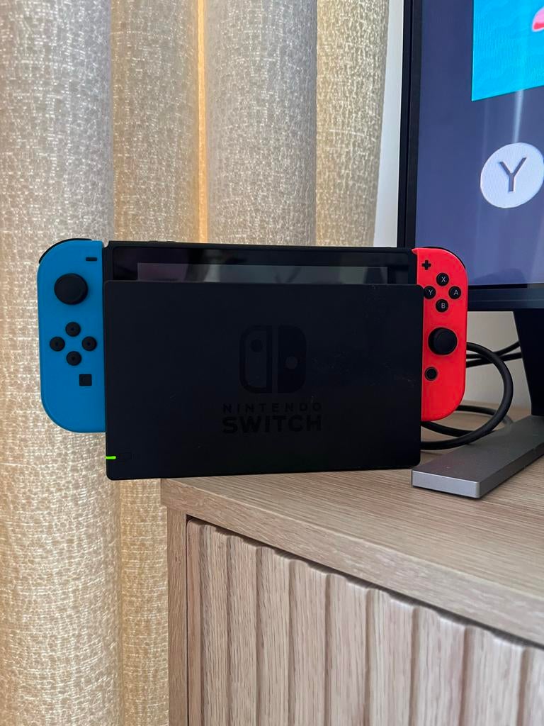 Nintendo Switch met Hogwarts Legacy en controller, Spelcomputers en Games, Games | Nintendo Switch, Ophalen, Online, Gebruikt