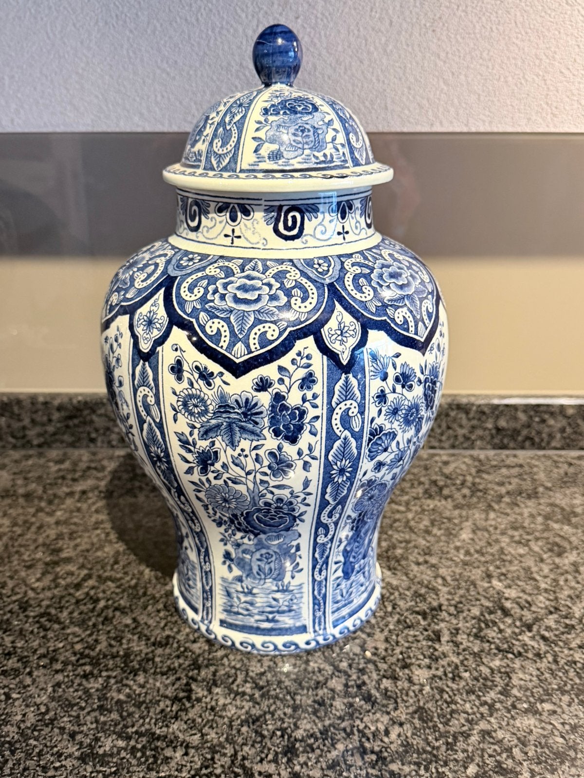 Delfst blauwe vaas, Ophalen